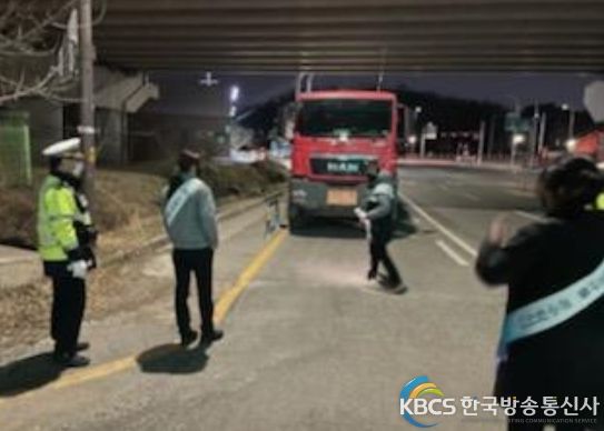 지난 2월 화도읍 차산리 물류센터 주변 불법 주차 현장 방문