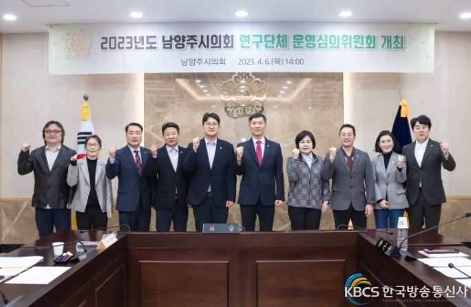 사진 우측부터 김상수 의원, 이경숙 의원, 한근수 의원, 박윤옥 의원, 김현택 의장, 김지훈(민) 의원, 박경원 의원