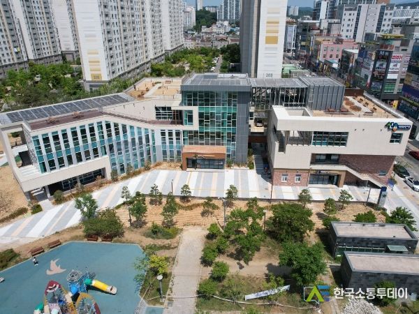 신용도서관 전경