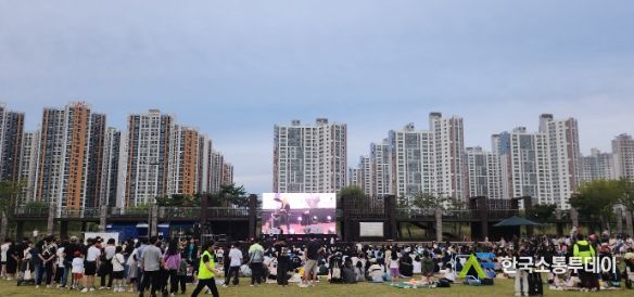 '배곧으로 영화보러 오!시흥' 밤낮으로 인파 '북적'