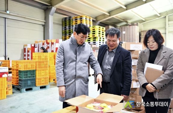 최훈식 장수군수, 설 명절 앞두고 현장 방문해 사과 수급 상황 점검