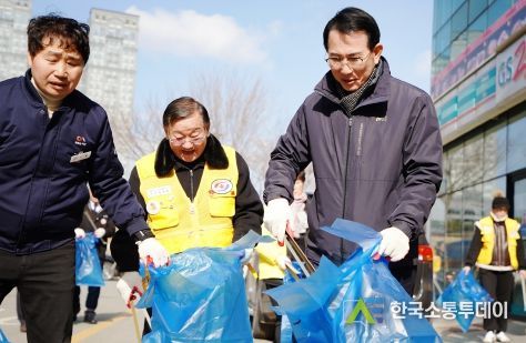 8일 진행된 중앙호수공원과 석남천 주변 환경정화활동