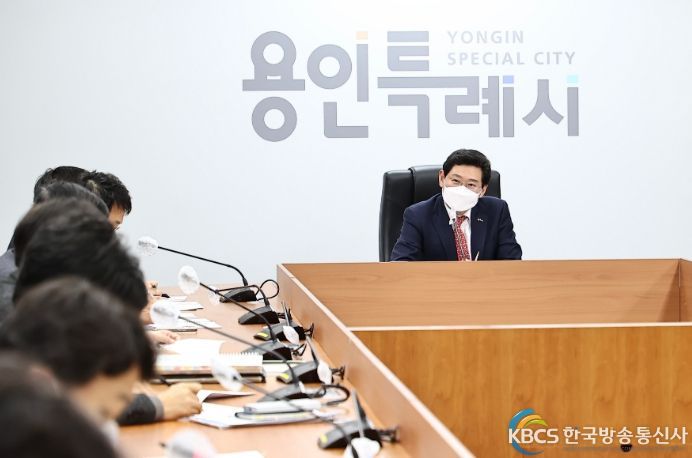 이상일 용인특례시장이 1월 16일 간부공무원 회의를 주재하고 있다.