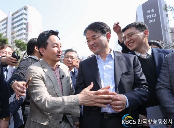 원희룡 국토교통부장관이 일산신도시를 방문해 이동환 고양특례시장과 함께 노후계획도시 현장을 점검했다