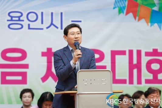 이상일 용인특례시장이 7일 (구)경찰대학교 실내체육관에서 ‘용인시 통·리장 한마음 체육대회’ 참석해 인사말을 하고 있다.