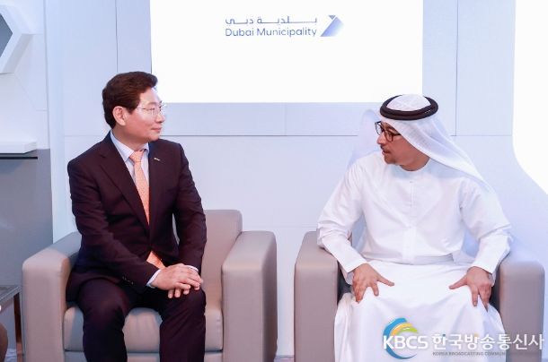 전국대도시시장협의회 회장이 17일(현지시간) 두바이시청에서 다우드 압둘 라만 알-하즈리 시장과 간담회를 열고 교류ㆍ협력방안을 논의했다.