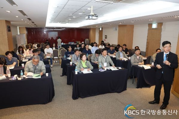 의원전체연수 특강전경