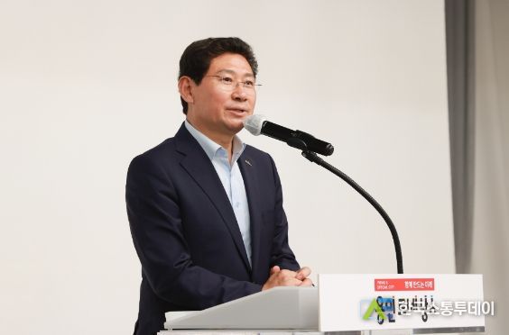 29일 시청 컨벤션홀에서 개최된 ‘찾아가는 기술특례 상장 로드쇼’에서 이상일 용인특례시장이 인사말을 하고 있다.