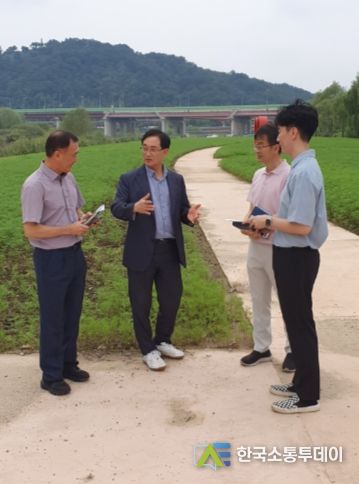 고양특례시 덕양구, 10월 ‘창릉천 가을 코스모스 축제’ 대비 현장점검 실시